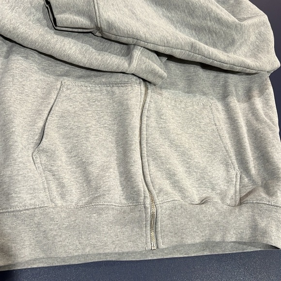 Brandy Melville oversized heavy woman’s zipup grey hoodie - Picture 3 of 6